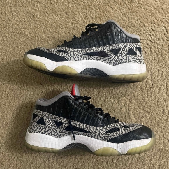 AIR JORDAN 11 RETRO LOW LE ‘ BLACK CEMENT ‘ SZ. 10 w/ box - Picture 3 of 8